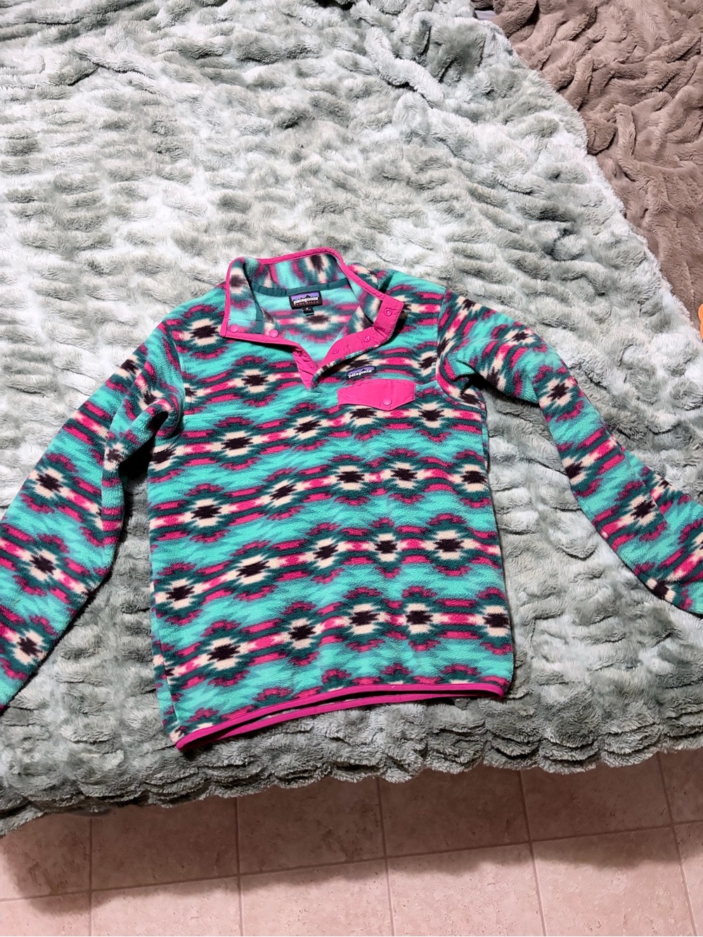 Patagonia Teal & Pink Geometric Snap-Placket Fleece Pullover